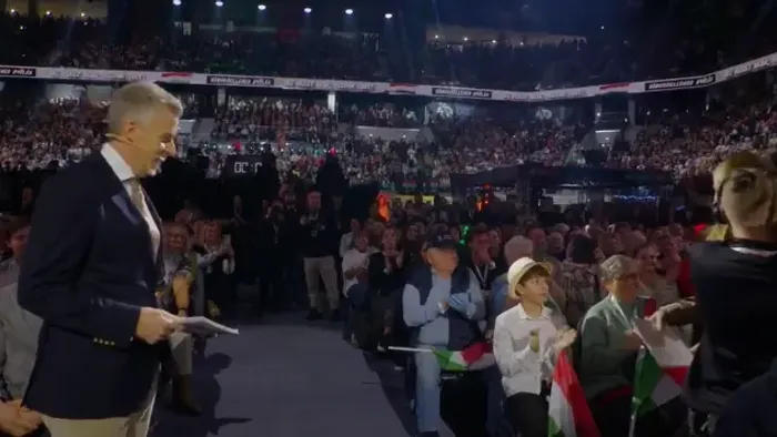 Megkezdődött a háborúellenes gyűlés Szegeden