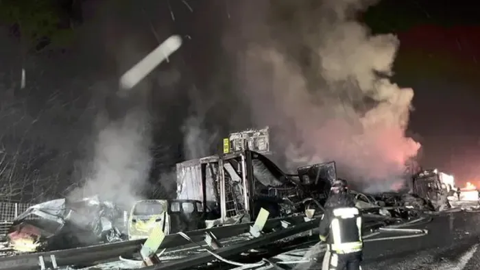 Több mint 50 autó ütközött össze egy tömegbalesetben Japánban, sokan megsérültek