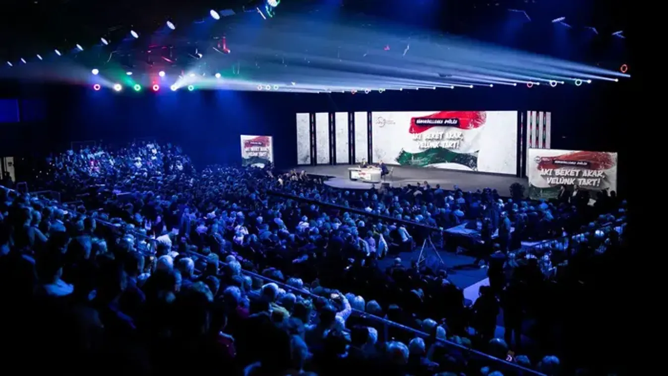 Meglepetésvendégekkel folytatódik Mohácson a DPK háborúellenes országjárása, Magyar Péter feladta