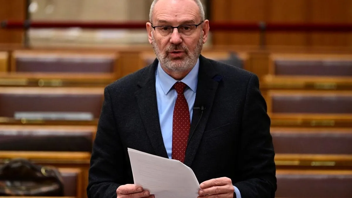 Államtitkár: Mostantól még több terméket vásárolhatnak olcsóbban a családok és a nyugdíjasok