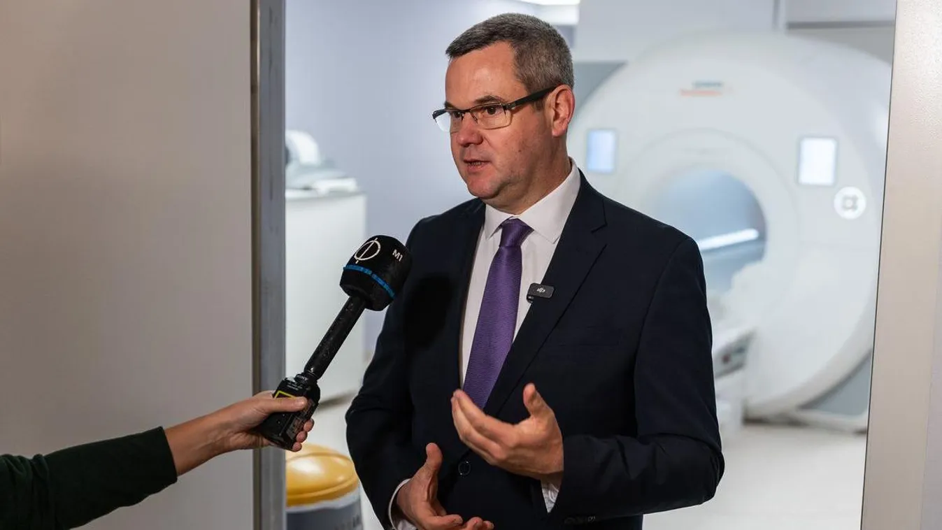 Több mint 285 millió forintból újították fel a szekszárdi kórház eszközparkját - Videó