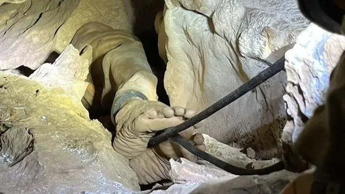 Hátborzongató hogyan bukkantak egy papra, aki több napig szenvedett