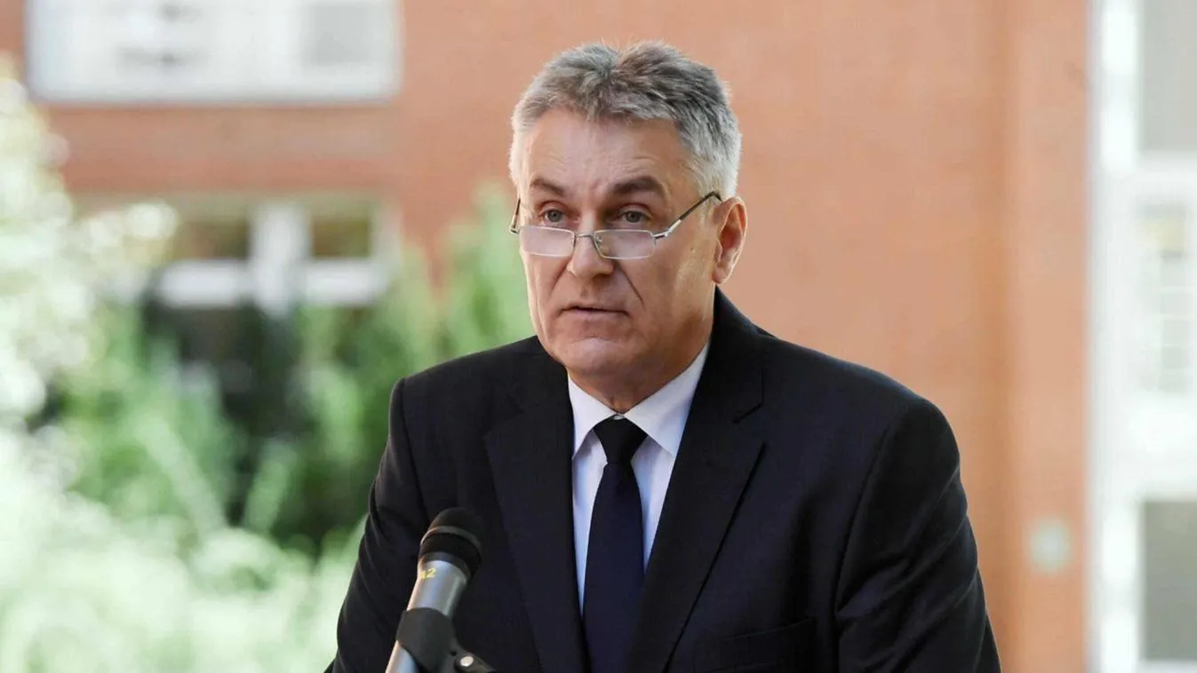 Jótékonysági akciót indított Bedros J. Róbert