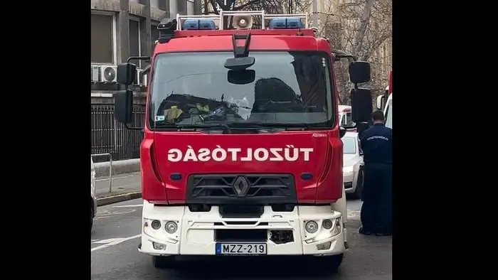 A tűzoltók segítenek eljuttatni a karácsonyi ajándékcsomagokat a rászoruló egyszülős családoknak