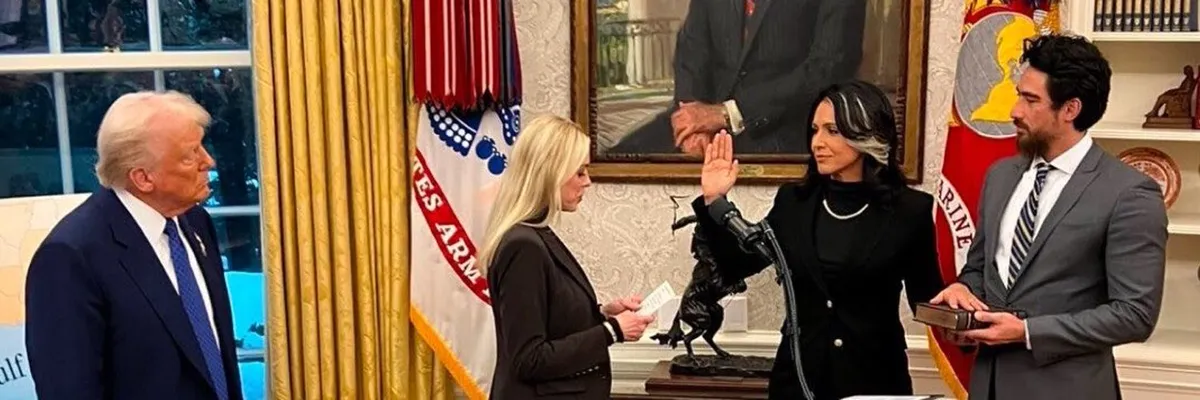 Tulsi Gabbard hivatali eskütétele a Fehér Házban Donald Trump jelenlétében