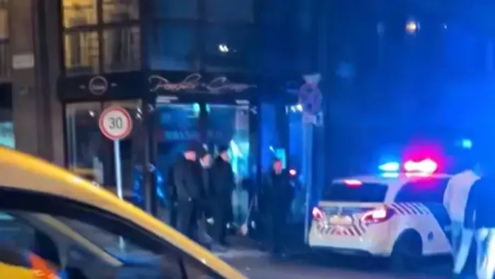 Horror a Nagymező utcában: Elözönlötték a rendőrök éjjel a környéket – Videó
