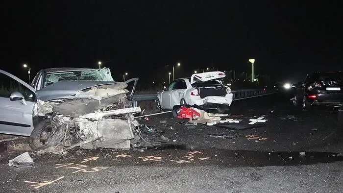 Várandós nő sérült meg, több autó ütközött az M5-ösön