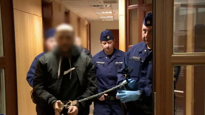 Kilökte a 10. emeletről a kétgyerekes családanyát Győrben