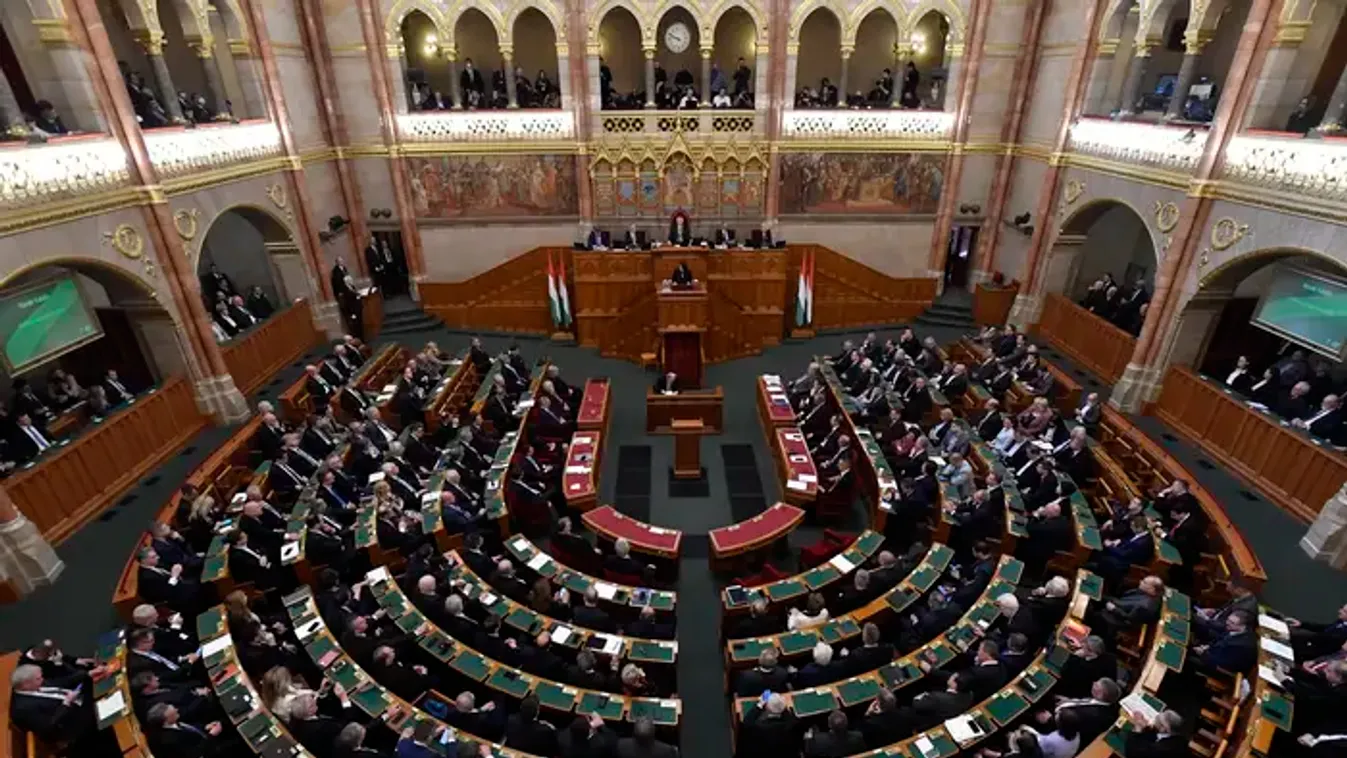 Szerdán dönt az Országgyűlés a 14. havi nyugdíjról