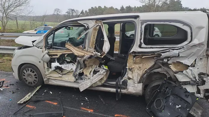 Ketten haltak meg egy szörnyű balesetben az M1-esen