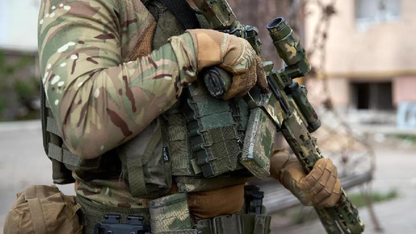 Minden fiúnak és lánynak készen kell állnia a harcra – üzent a brit katonai vezető