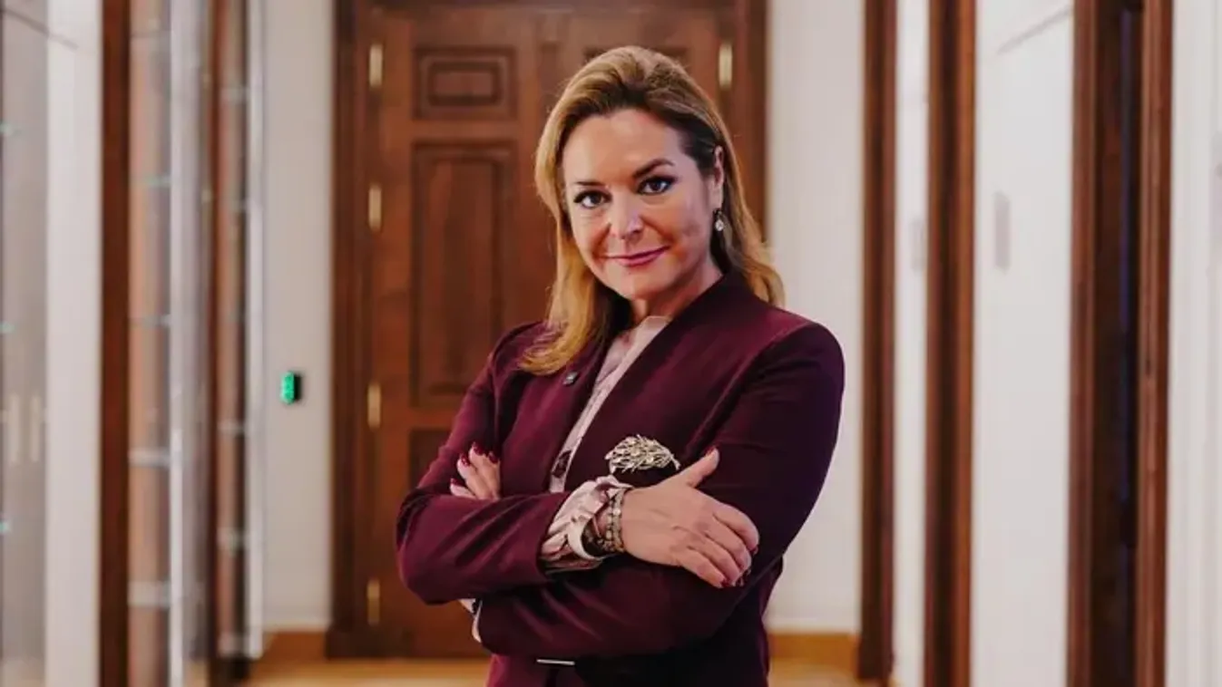 Vitályos Eszter: Békés, áldott ünnepeket Magyarország!