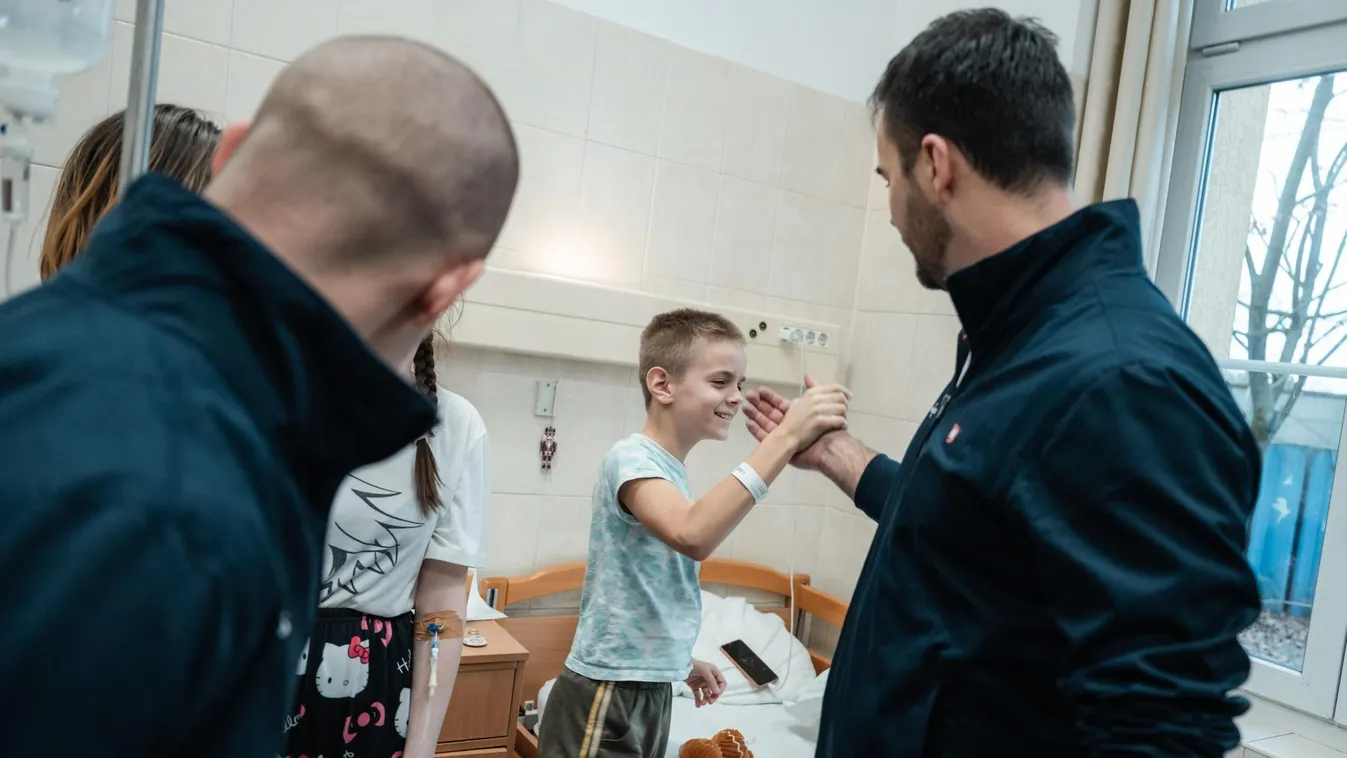 Gyermekkórházban járt Kapu Tibor - mindenkit meglepett a látogatása