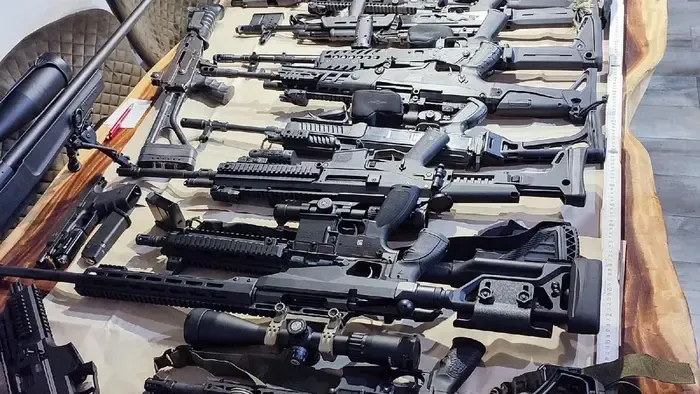 Százezrével veszik nyoma fegyvereknek Ukrajnában, a háborús maffia bizniszel és gazdagodik