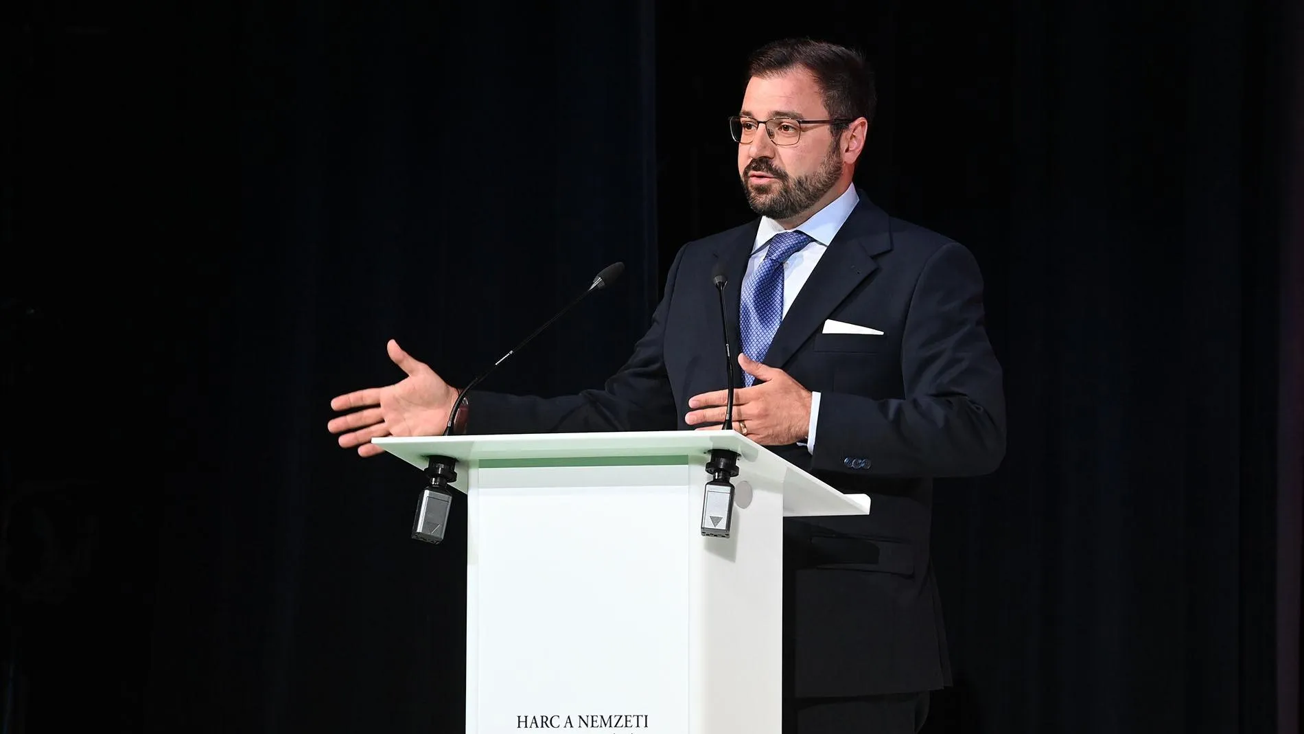 Szánthó Miklós: a Tisza Párt nemcsak baloldali megszorításokat vezetne be, hanem az ukrajnai háborúba is bevonódna Magyarország