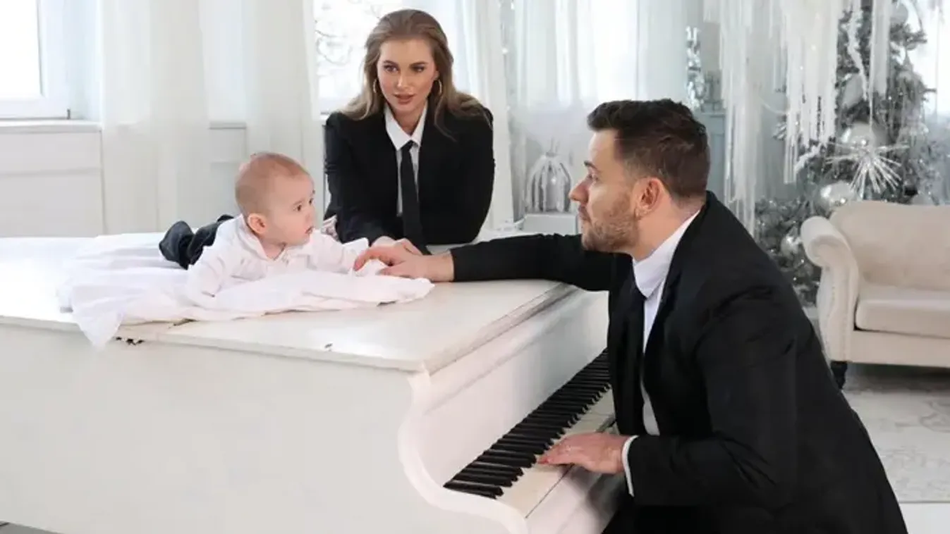 Először posztolt ennyire bensőséges képeket a kisfiáról Szabó Ádám