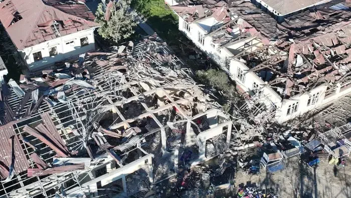 Többtucatnyian meghaltak Mianmarban egy kórházat érő éjszakai légitámadásban