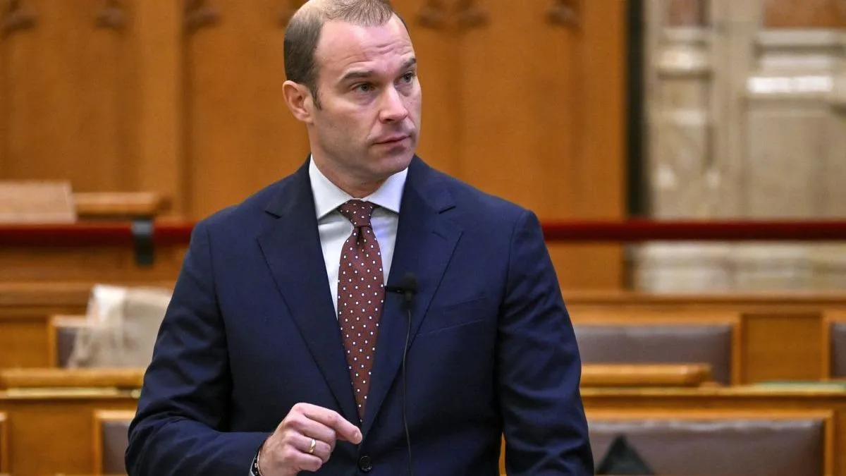 Hollik István: A Tiszával rosszul járnának a nyugdíjasok, velünk biztonságban vannak
