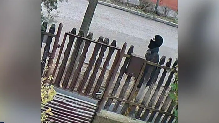 Kincseket keresnek a horrorházban, amiben feldarabolta Károlyt fia