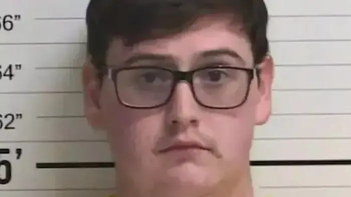  Felbérelte barátját egy tini, hogy ölje meg szüleit