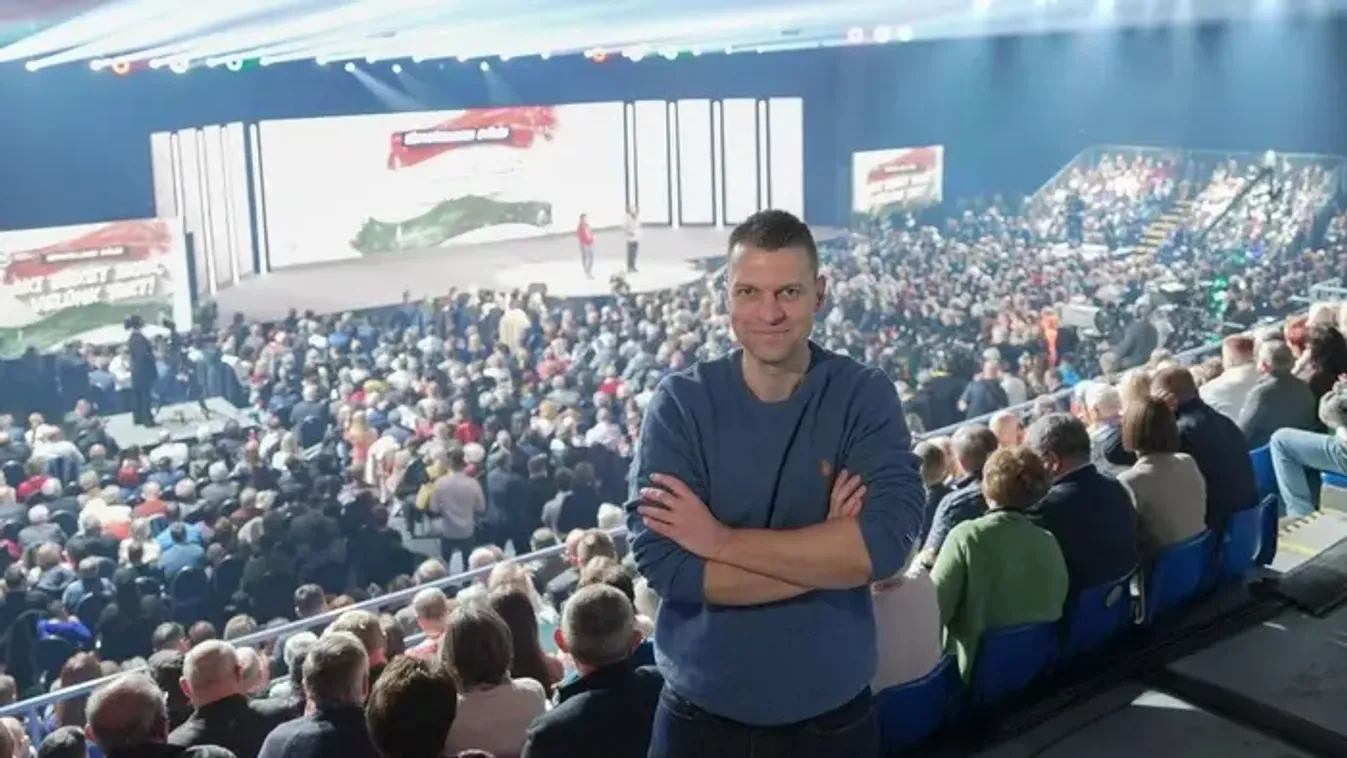 Menczer Tamás: Háborúba rángatnák Európát, mi nemet mondunk