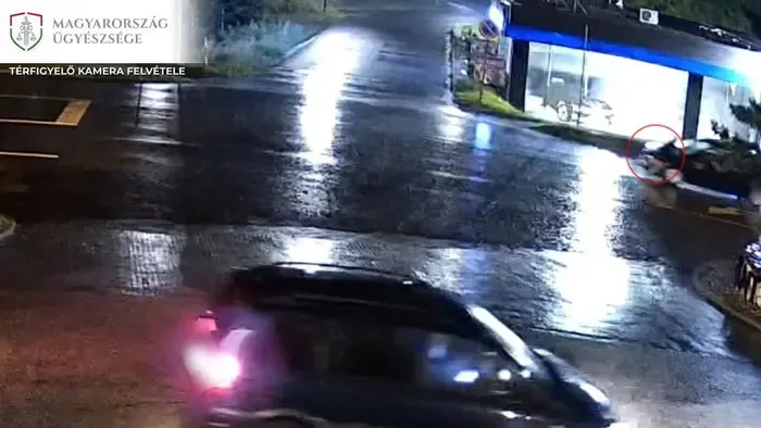 Motorháztetőn utazó nőt vettek videóra Sopronban, az ablaktörlőbe kapaszkodott