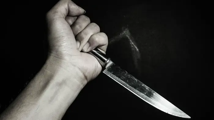 Háromgyermekes apát késelt halálra egy 70 éves férfi