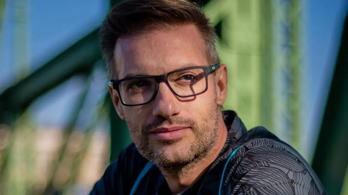 Holtan találtak egy ismert fotóriportert a Városligetben, a Néprajzi Múzeum épületénél történt a tragédia