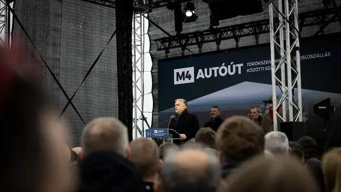 Orbán Viktor: két út áll előttünk