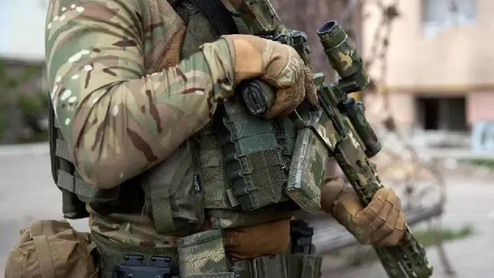 Minden fiúnak és lánynak készen kell állnia a harcra – üzent a brit katonai vezető