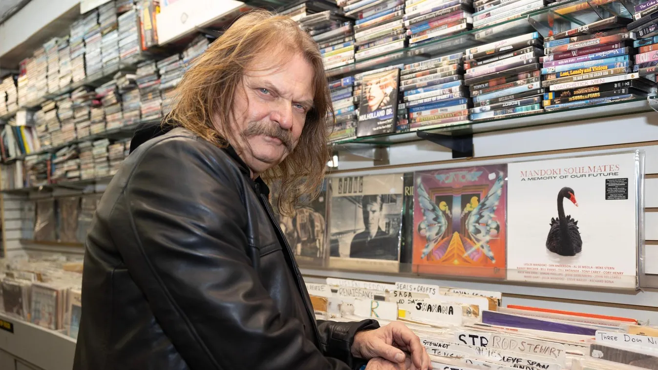 Megható pillanat: Az Allianz Arénában csendült fel Leslie Mandoki és fia közös dala