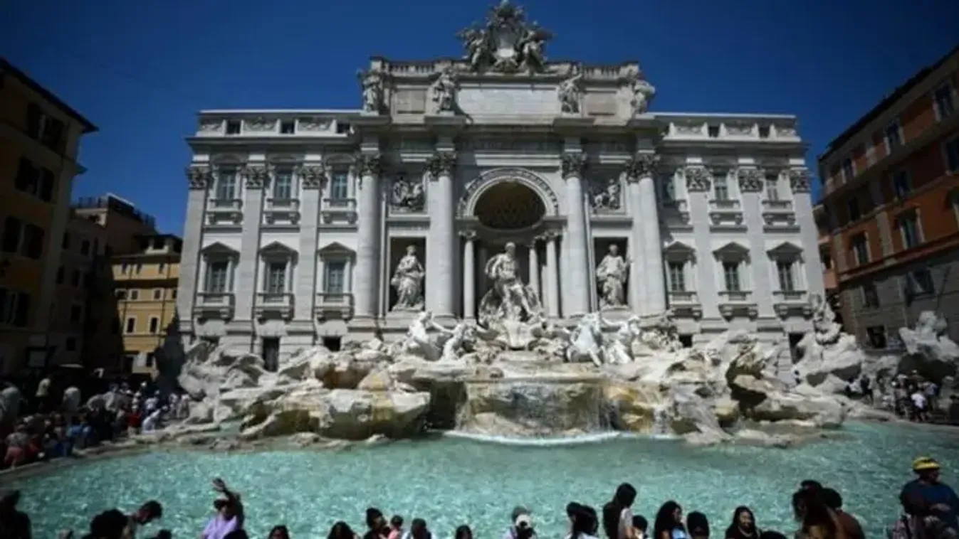 Korlátozás után újabb szigor a turistáknak: Így látogatható januártól a római Trevi-kút