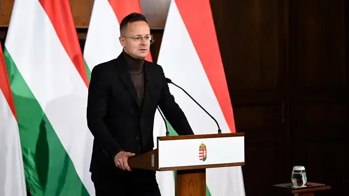 Szijjártó: a kormány nem fogja engedni, hogy a magyar emberek pénzét Ukrajnába küldjék