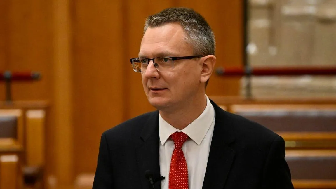 Rétvári Bence: A tiszások a laposföldhívők vakhitével rendelkező háborútagadók