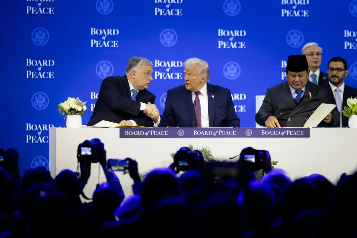 A Béketanács megalakulása sokak torkán megakadt, Orbán Viktor szerint ez az amerikaiak által vezetett szervezet képes lesz elhozni a nyugalmat világszerte