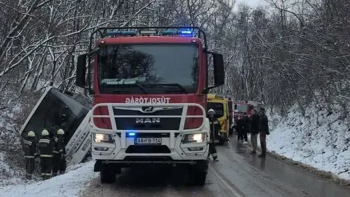 Fotókon a vácdukai buszbalest, többen megsérültek