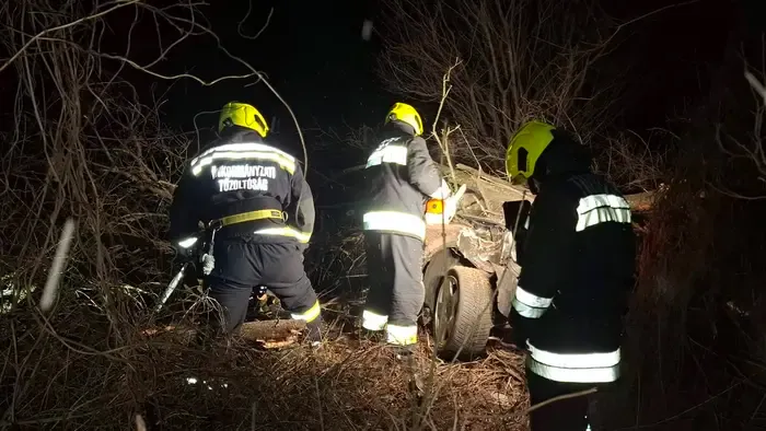 Elmaradt a Szilveszter - Mentők és tűzoltók vonultak a Balaton-parti balesethez