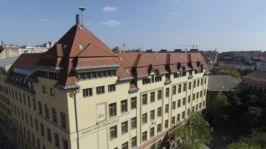 Tűz ütött ki a Fazekas gimnáziumban, ezren menekültek ki