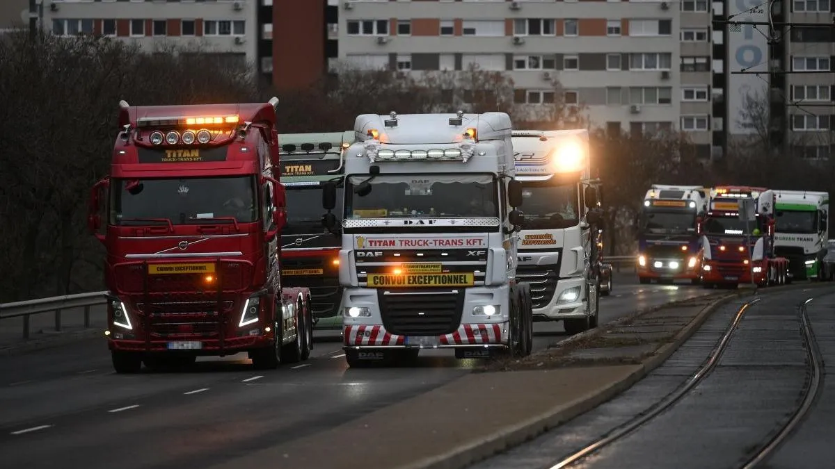 A szaktárca megkezdte a tárgyalásokat a kamionos tüntetés szervezőivel