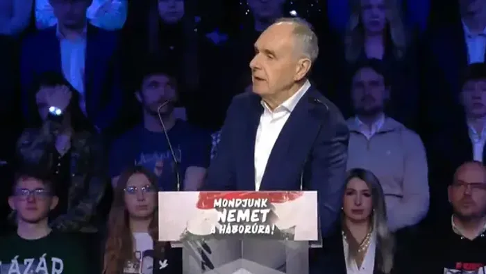 Megkezdődött a kaposvári Háborúellenes gyűlés