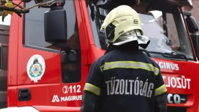 Gyermekhez siettek mentők és tűzoltók Békéscsabán