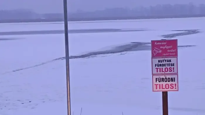 Beszakadt a tó jege, vízbe merült két fiatal Soltvadkerten