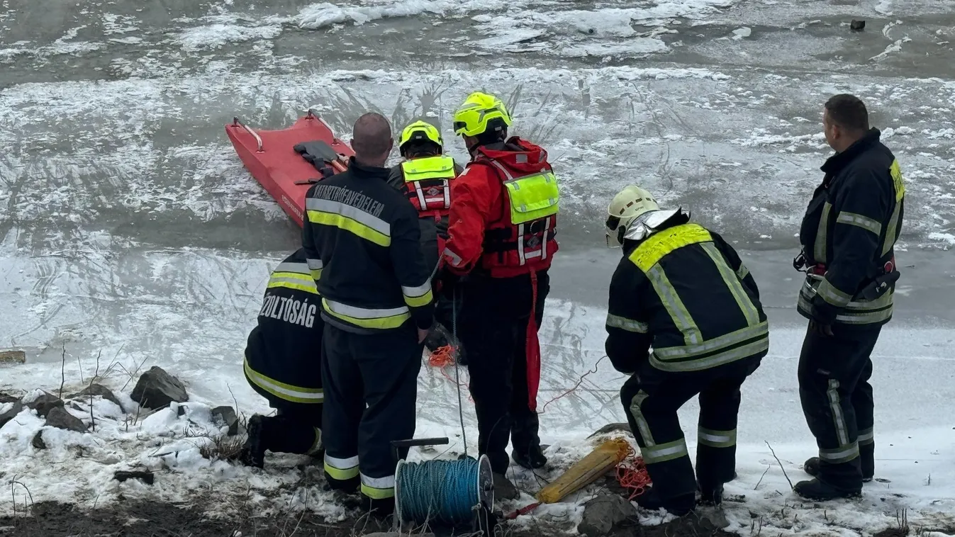 Drámai életmentés a befagyott jégen Szolnoknál - Fotók