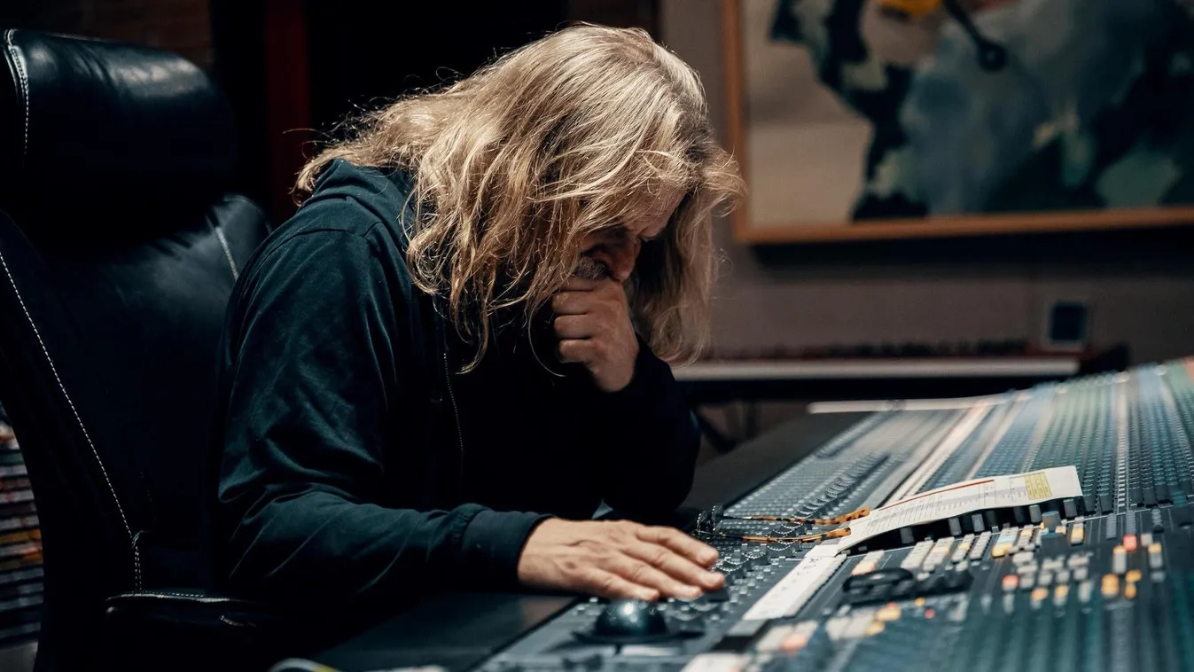 Évtizedekkel érzi magát fiatalabbnak: 73 éves lett Leslie Mandoki