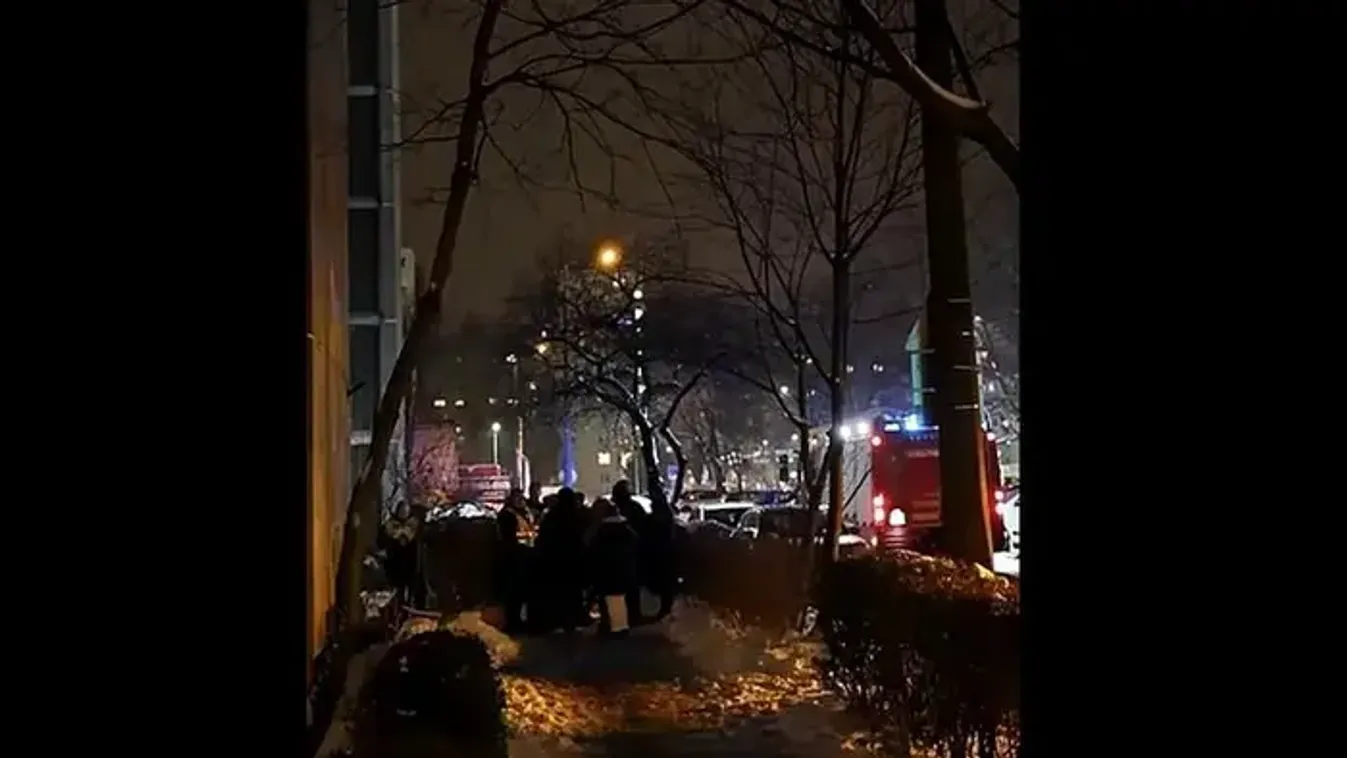 Rendőrök és tűzoltók rohantak meg egy miskolci panelházat - videóval