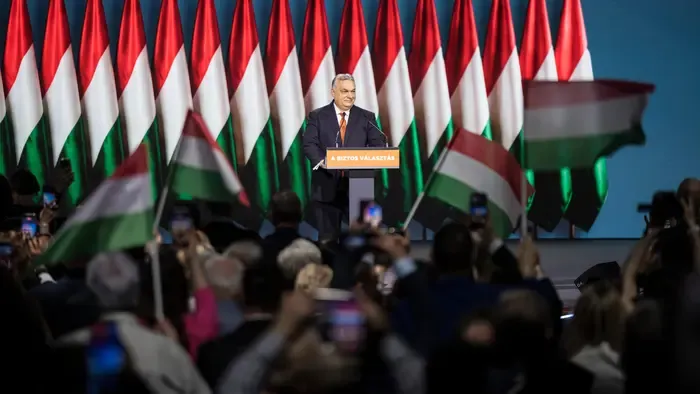 A biztos választás jelentette fizikai és gazdasági biztonság miatt is hatékony lehet a Fidesz új kampányszlogenje – véli a politikai elemző