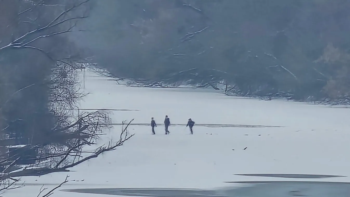 Életveszélyes, amit 3 gyerek csinált a Bodrogon - Fotók