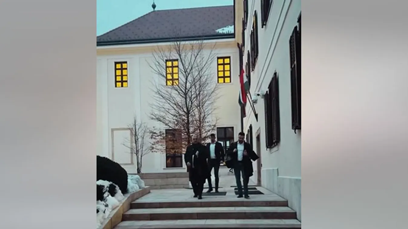 Orbán Viktor Donald Trumppal aláírja a Béketanács alapítóokiratát