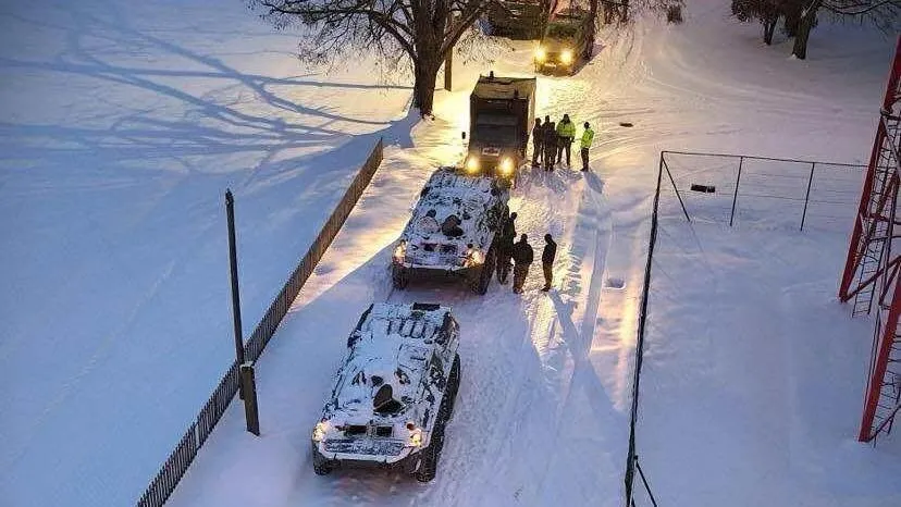 Tankok lepték el Miskolc utcáit, vörös kód lépett életbe