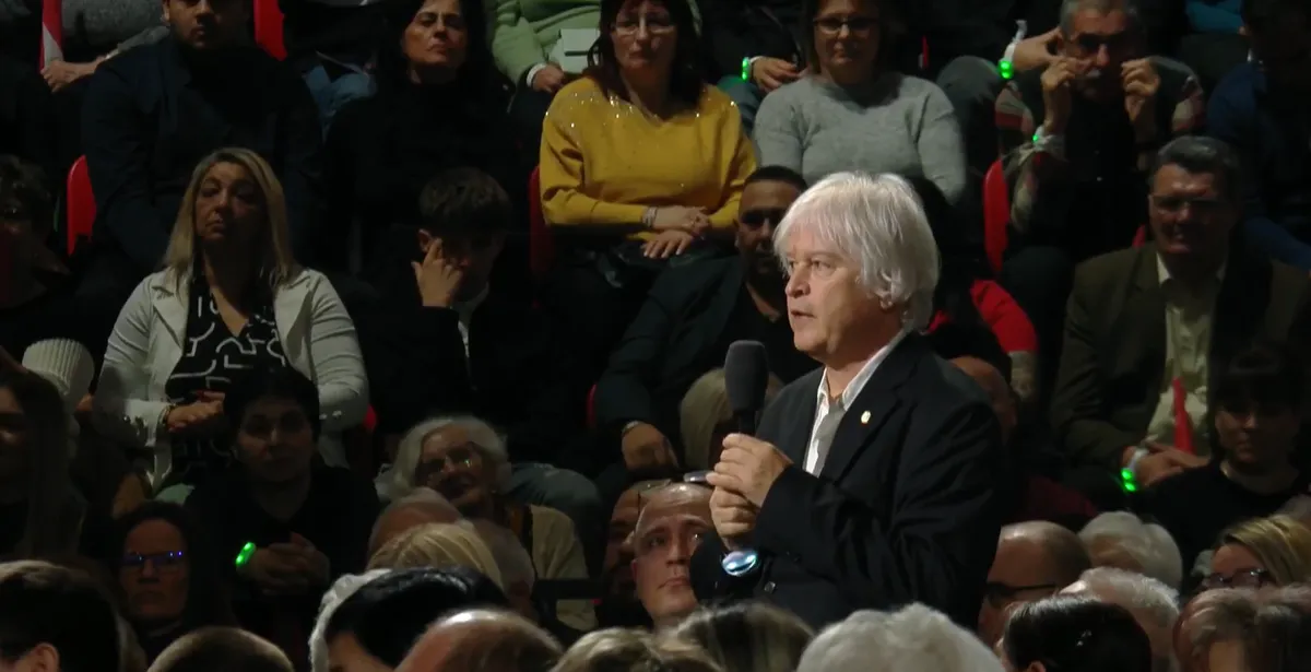 A miskolci háborúellenes nagygyűlés résztvevői